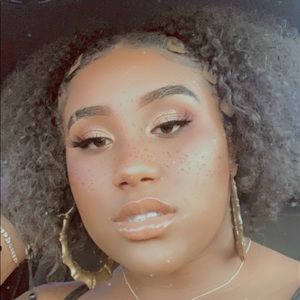 Meet your Posher, Briana